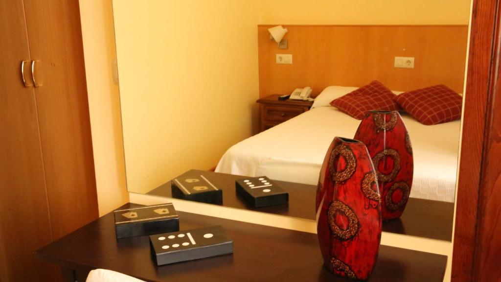 רדונדולה Hostal Antolin מראה חיצוני תמונה